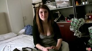 Снял на улице пухленькую девку и за бабки выебал её между доек и в вагину