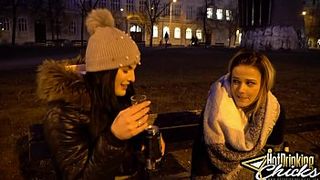 Две полные подруги напились и стали дрочить друг другу и сквиртить